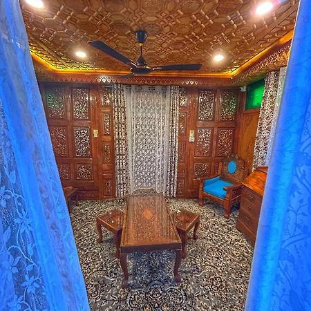 Exotic Young Shreen Houseboat Srīnagar エクステリア 写真