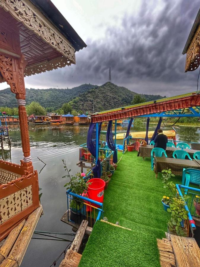 Exotic Young Shreen Houseboat Srīnagar エクステリア 写真