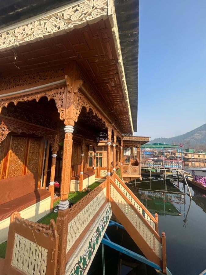 Exotic Young Shreen Houseboat Srīnagar エクステリア 写真