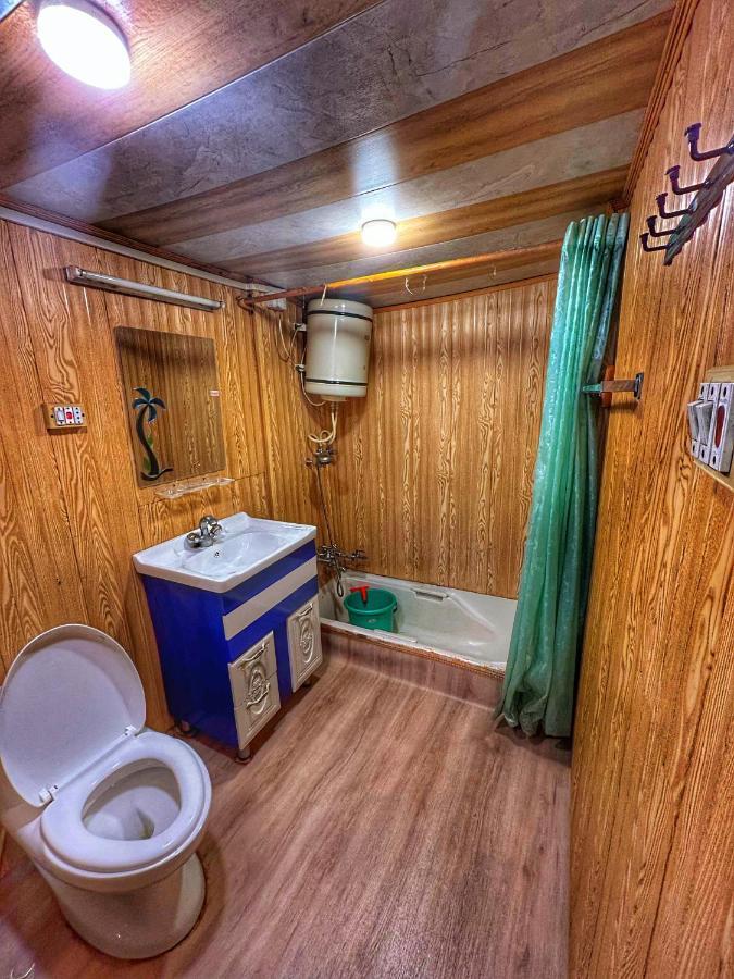 Exotic Young Shreen Houseboat Srīnagar エクステリア 写真