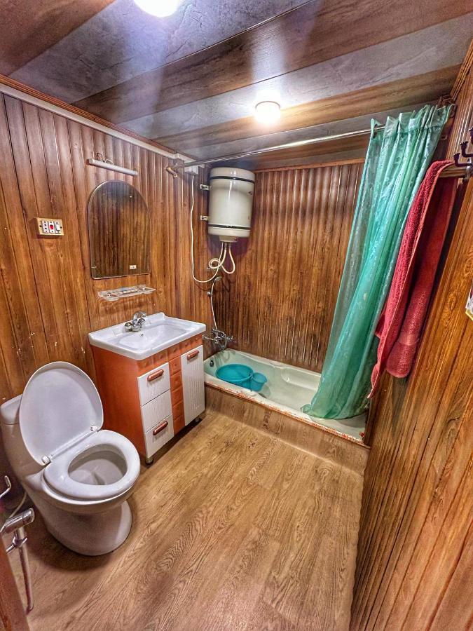 Exotic Young Shreen Houseboat Srīnagar エクステリア 写真