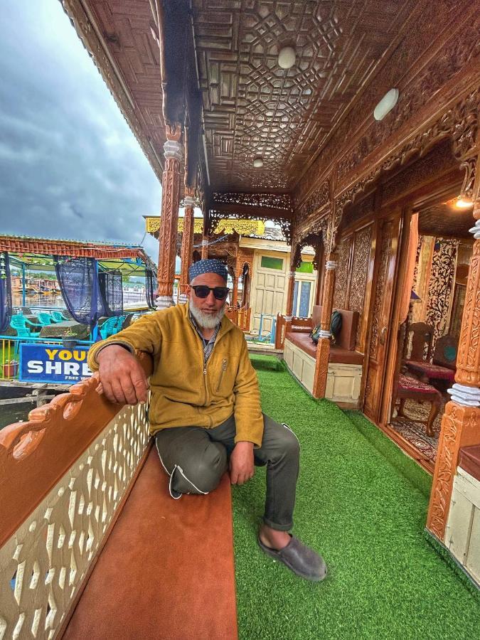 Exotic Young Shreen Houseboat Srīnagar エクステリア 写真