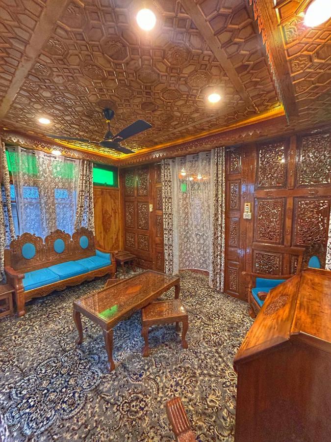 Exotic Young Shreen Houseboat Srīnagar エクステリア 写真